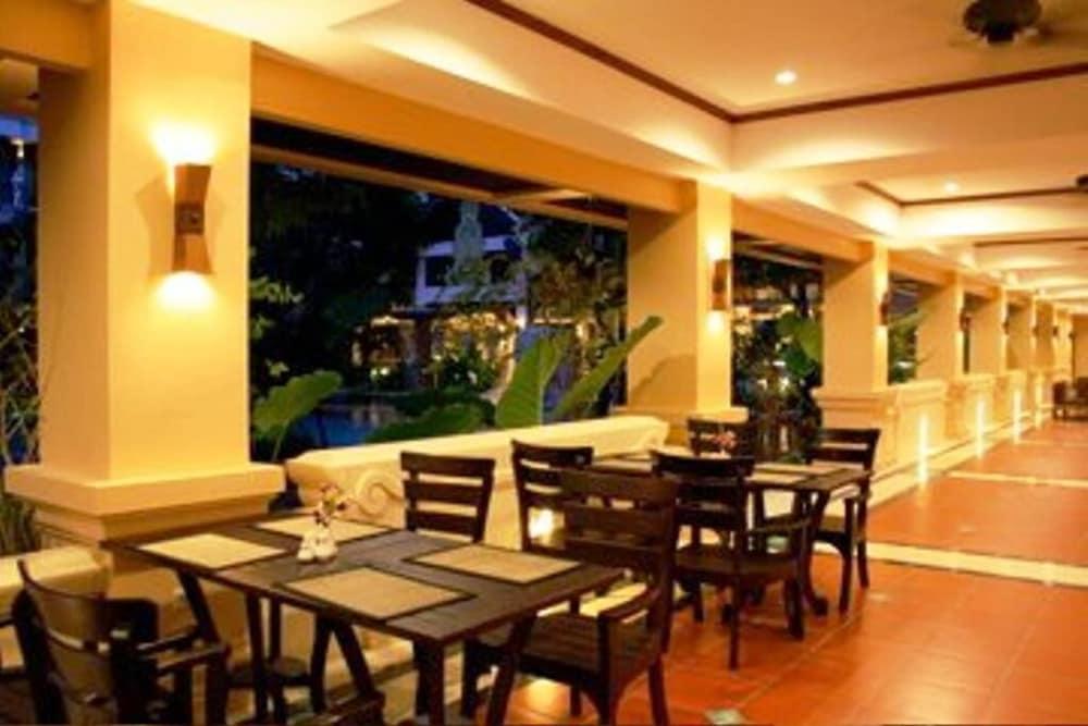Avalon Beach Resort Pattaya Bagian luar foto