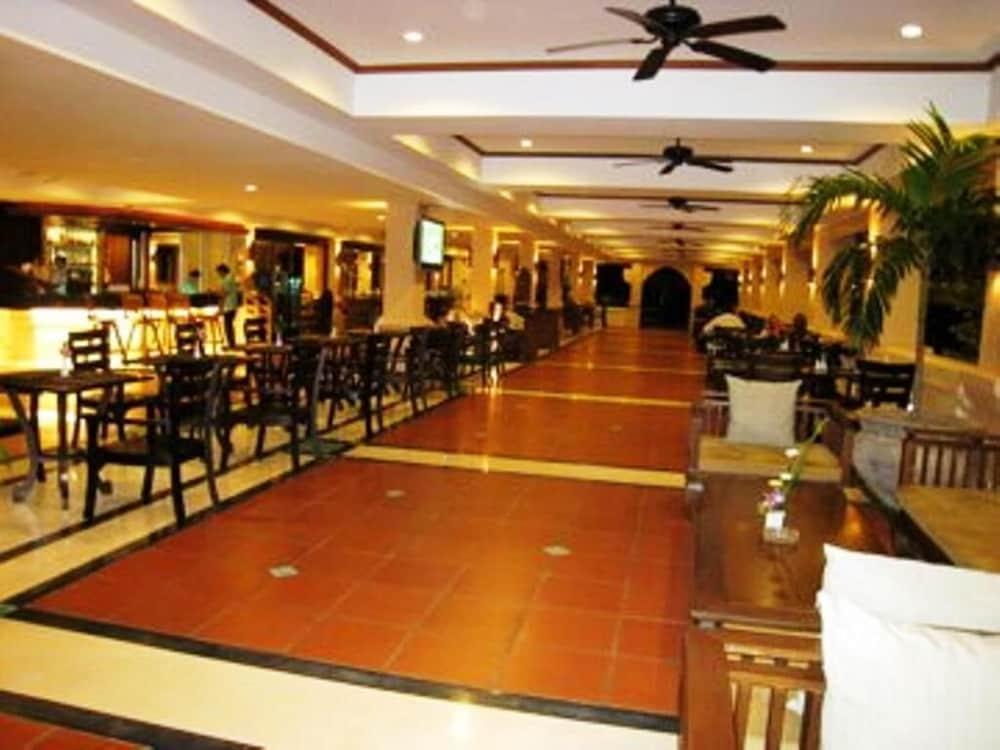 Avalon Beach Resort Pattaya Bagian luar foto