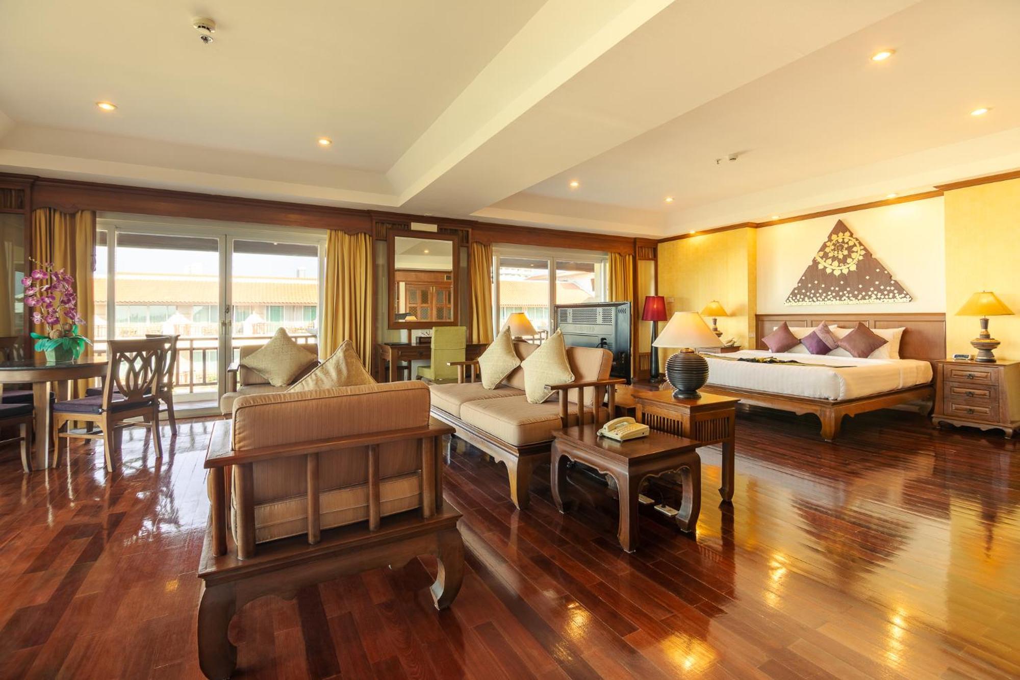 Avalon Beach Resort Pattaya Bagian luar foto