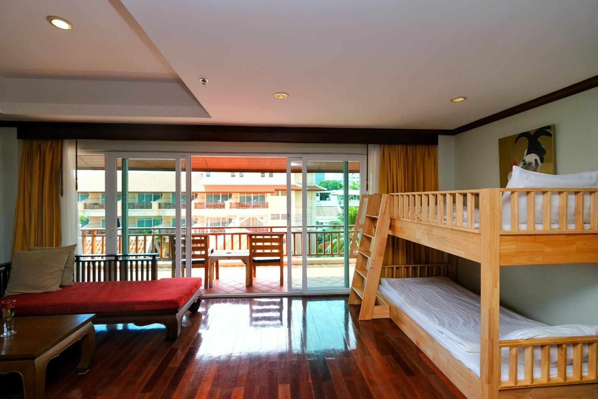 Avalon Beach Resort Pattaya Bagian luar foto