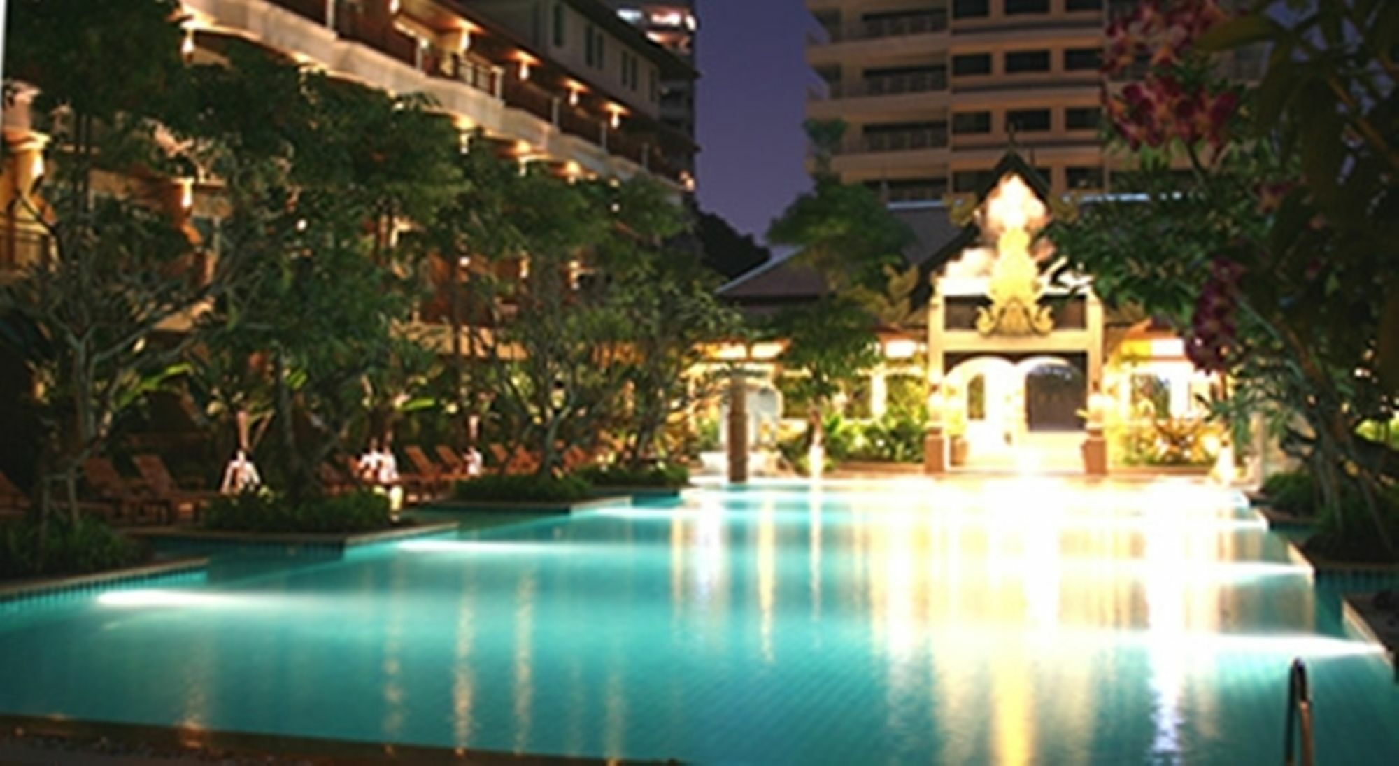Avalon Beach Resort Pattaya Bagian luar foto