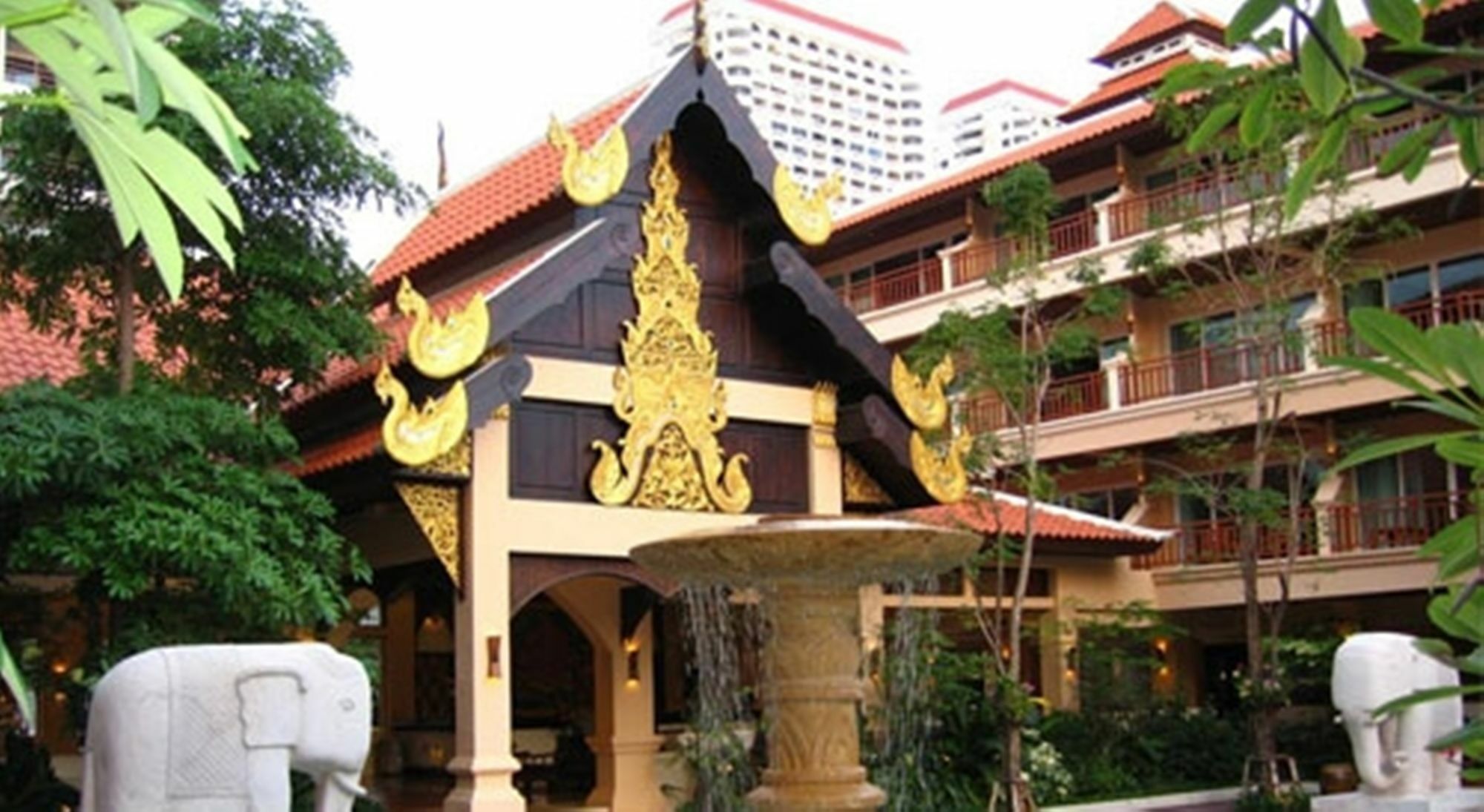 Avalon Beach Resort Pattaya Bagian luar foto