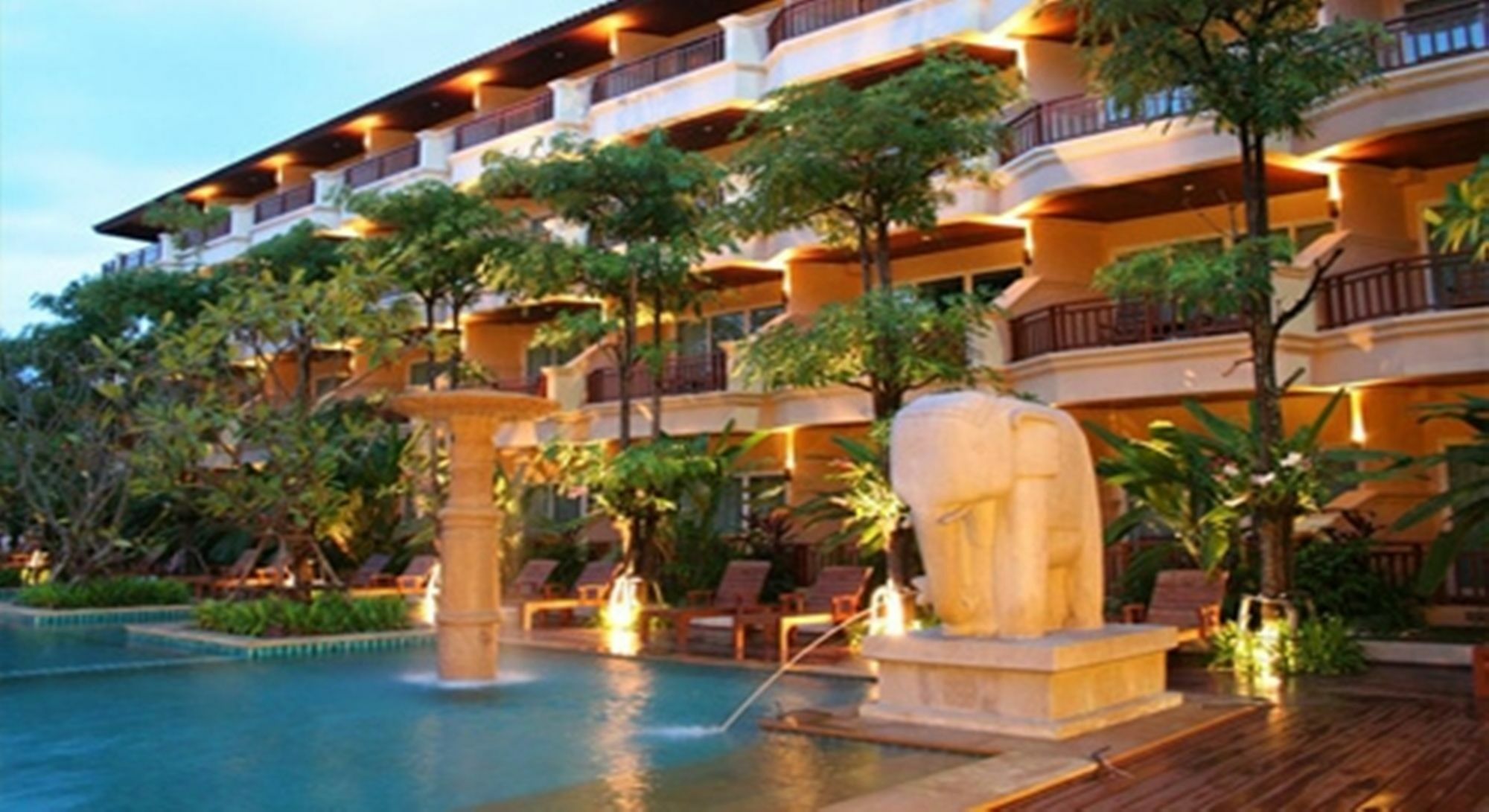 Avalon Beach Resort Pattaya Bagian luar foto