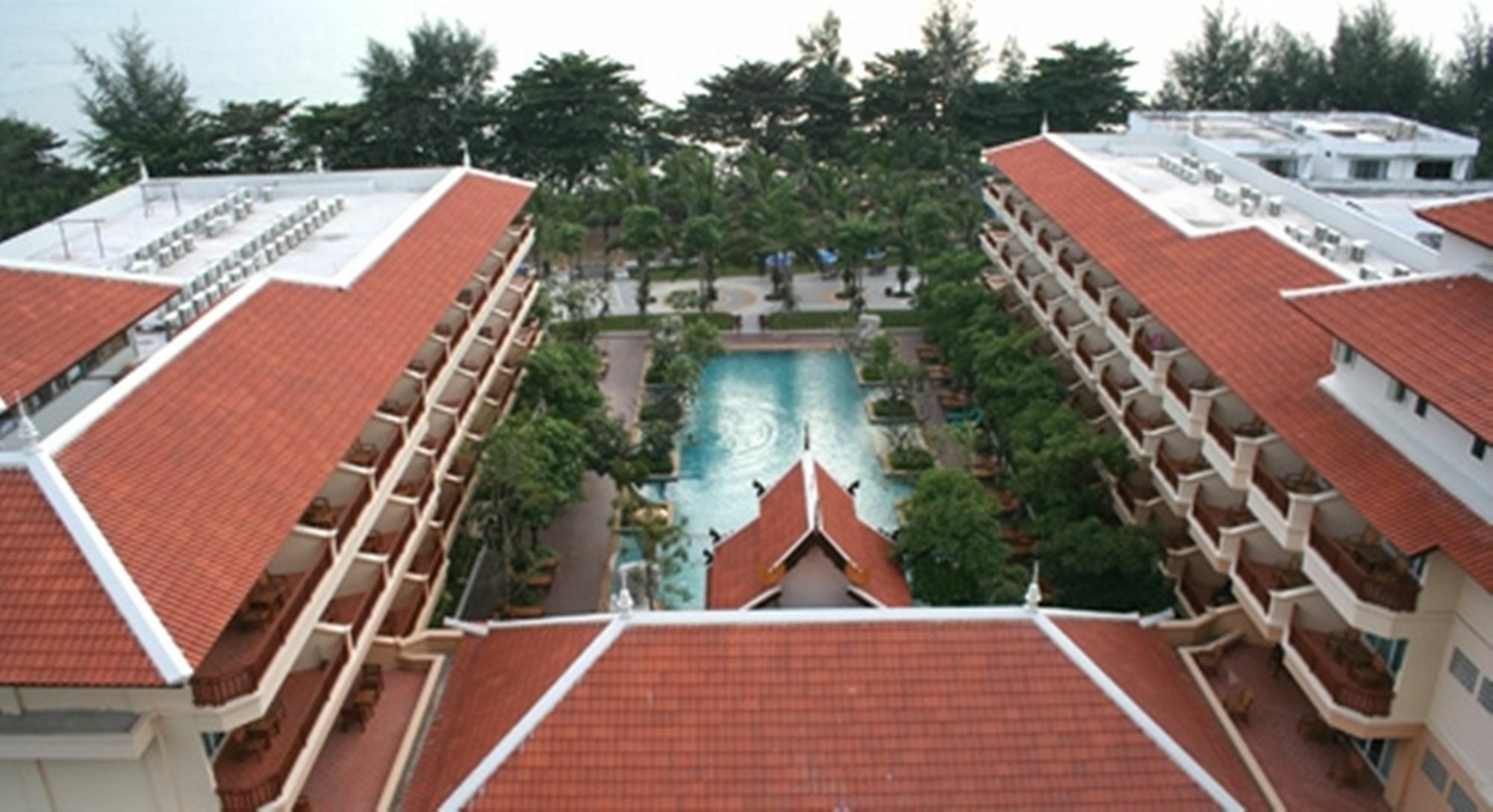 Avalon Beach Resort Pattaya Bagian luar foto